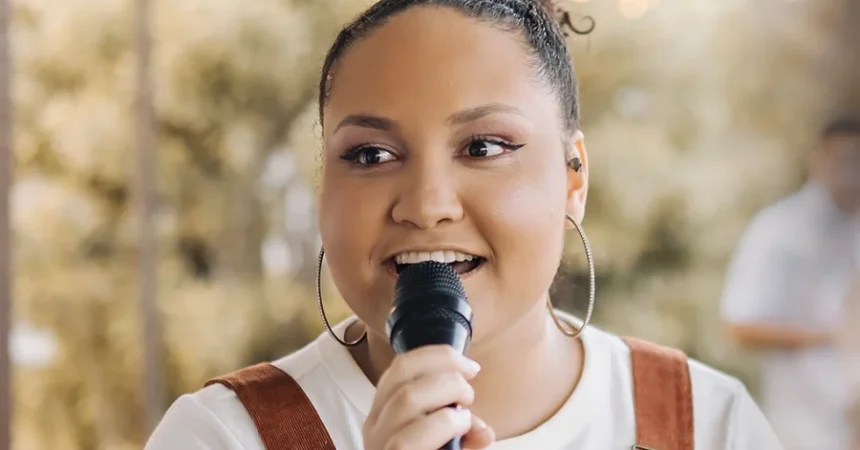cantora-carolina-beatriz
